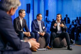 Bildbeispiel: Eventfotograf für TÜV Mobility Kongress in Berlin